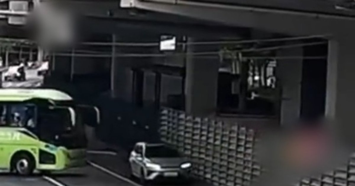 上海旅游巴司机醉驾载客 终身禁驾营运车