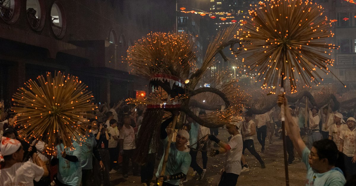 中秋大坑舞火龙|迎月夜67米火龙登场 市民提早“霸位”抢头彩 旅客赞热闹感受文化交融