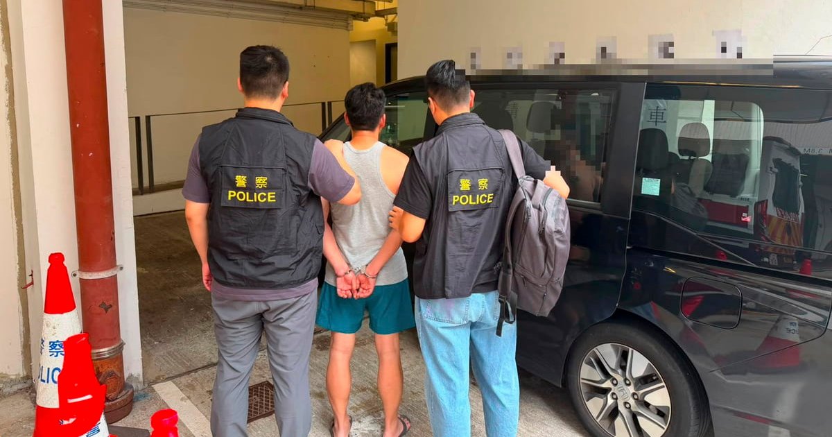 Police raid Sau Mau Ping flat, seize cocaine