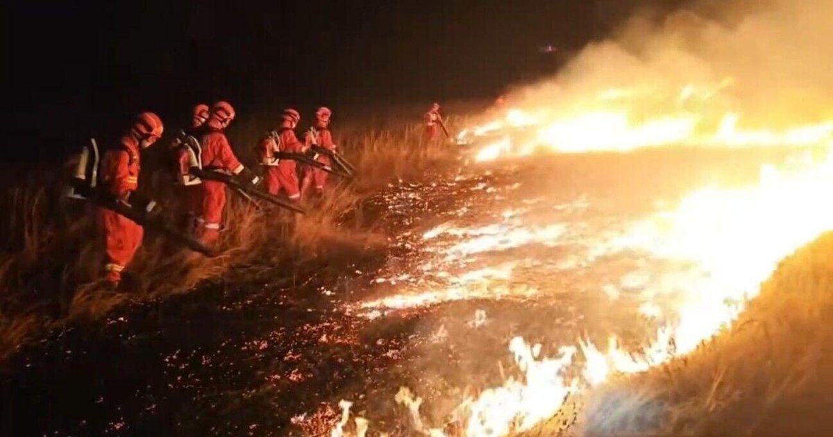 Mongolia Grassland Fire Approaches China Border; 2,000+ Deployed to Block Flames