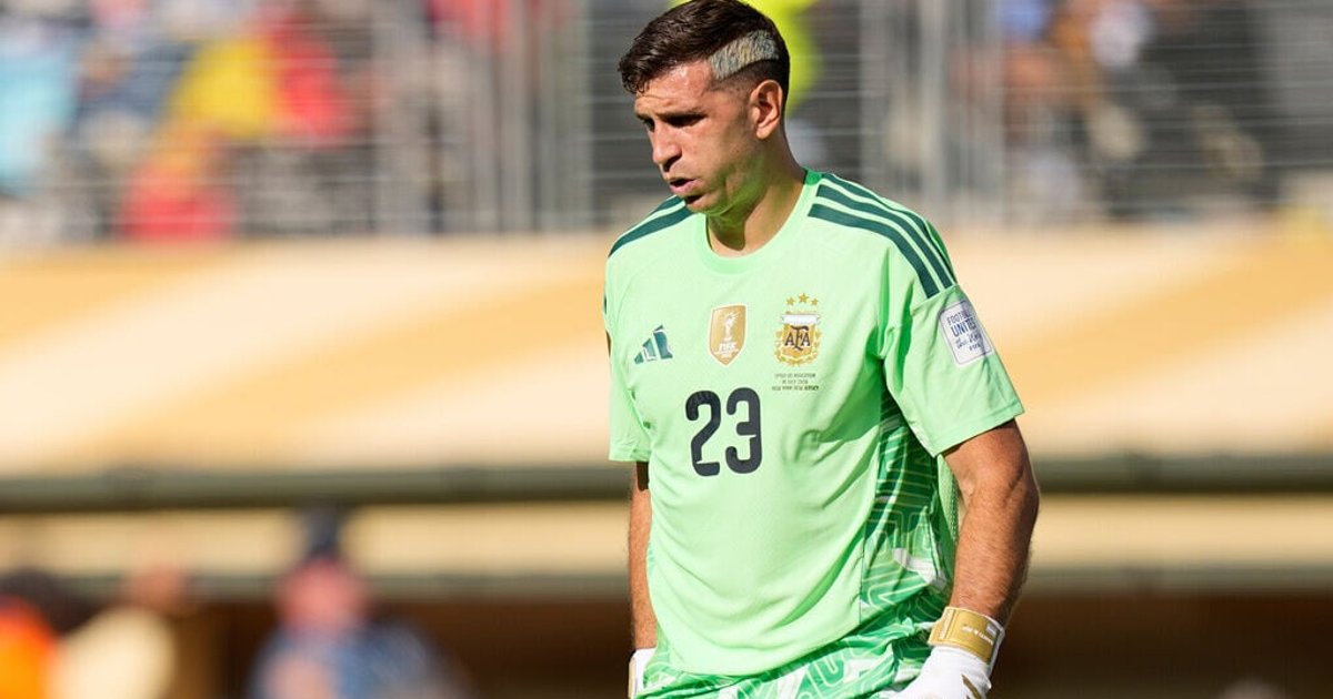 Chelsea Eyeing World Cup Winning Goalkeeper Martinez Amid Transfer Activity