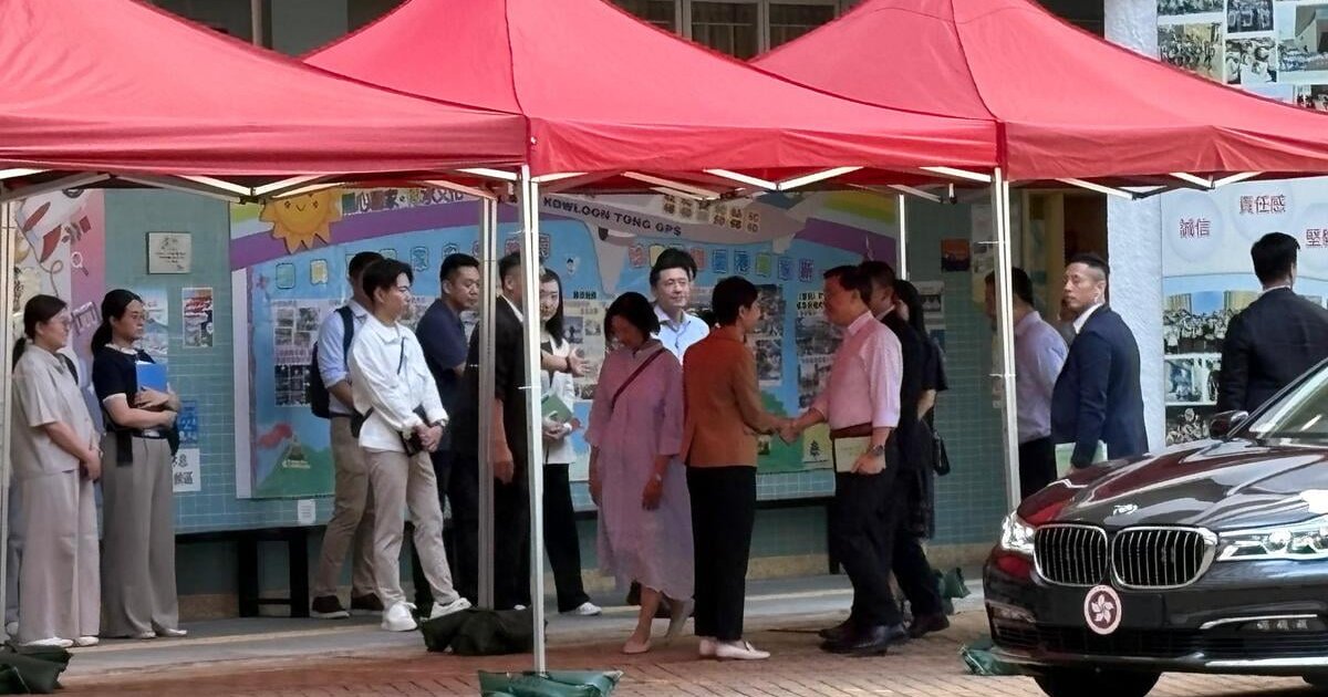 John Lee attends second district consultation session