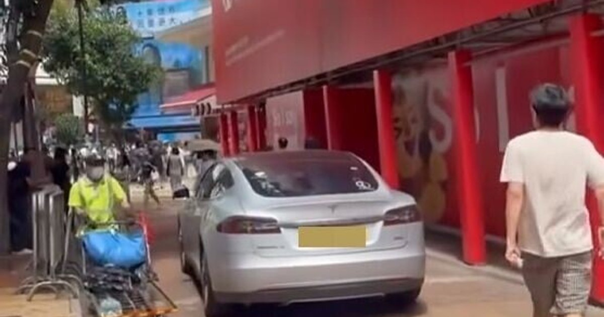 Tesla Driver Sparks Outcry After Entering Causeway Bay Pedestrian Zone