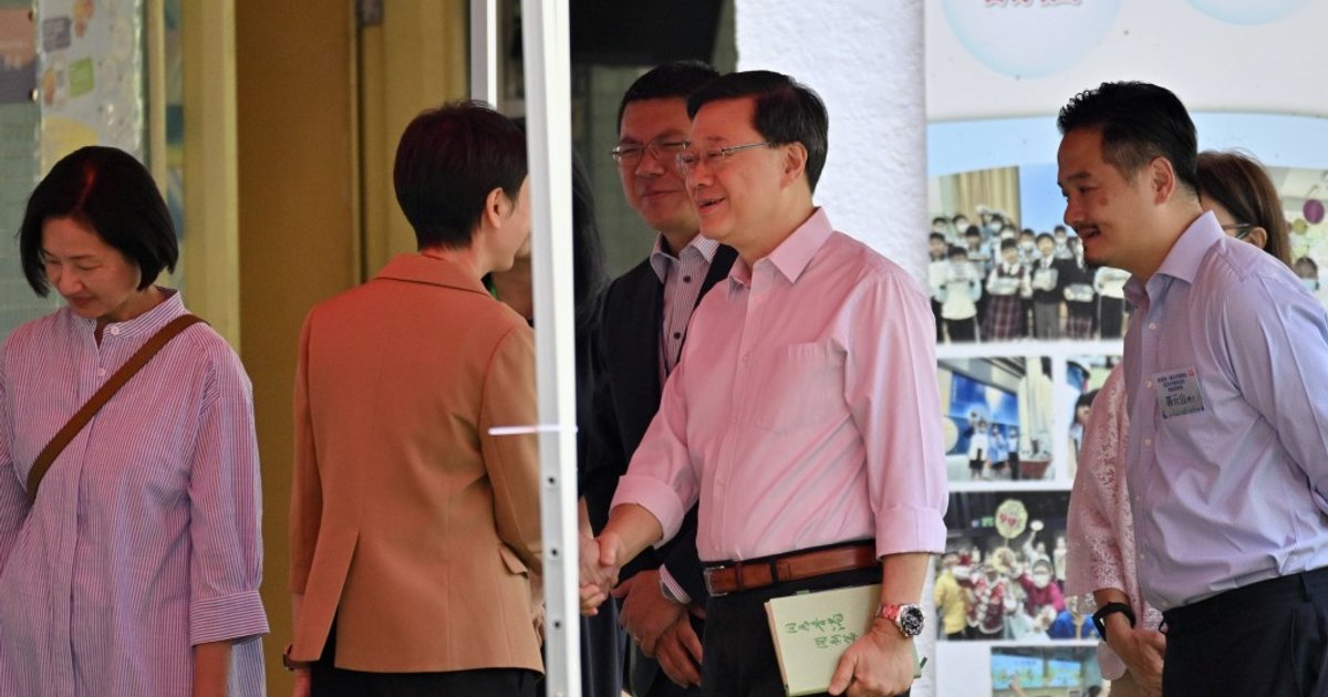 李家超九龍聽意見 聚焦青年置業與人才規劃