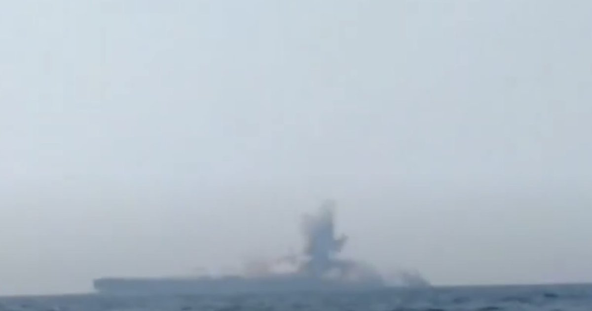 伊朗:两艘超级油轮在霍尔木兹海峡触雷爆炸起火