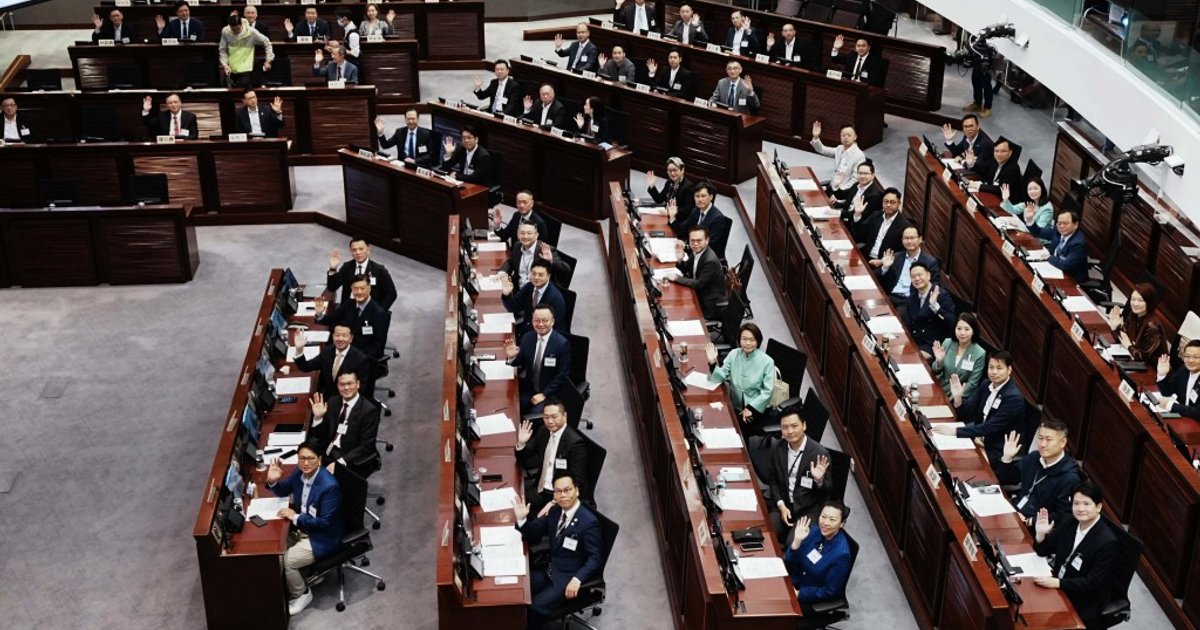Hong Kong lawmakers debate how rookies should find footing