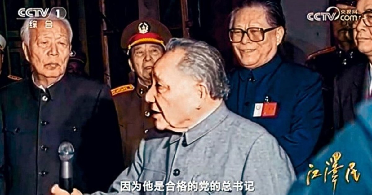 央视播《江泽民》回顾南使馆事件与强军历程