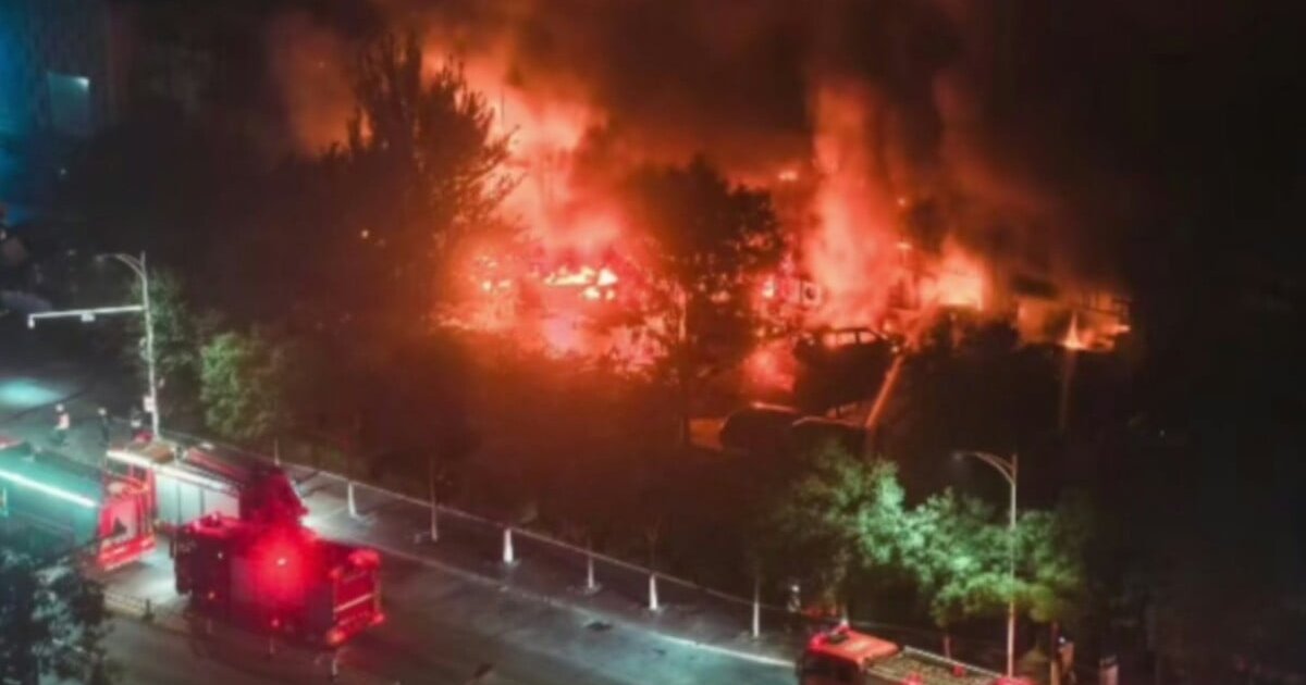 秦皇岛市地下商场起火 致8死3伤