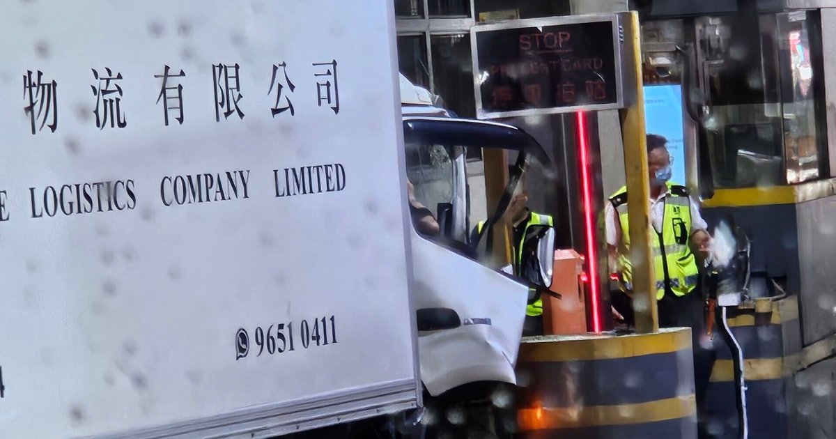 Truck Crashes Into Kwai Chung Terminal Gate, Driver Hurt
