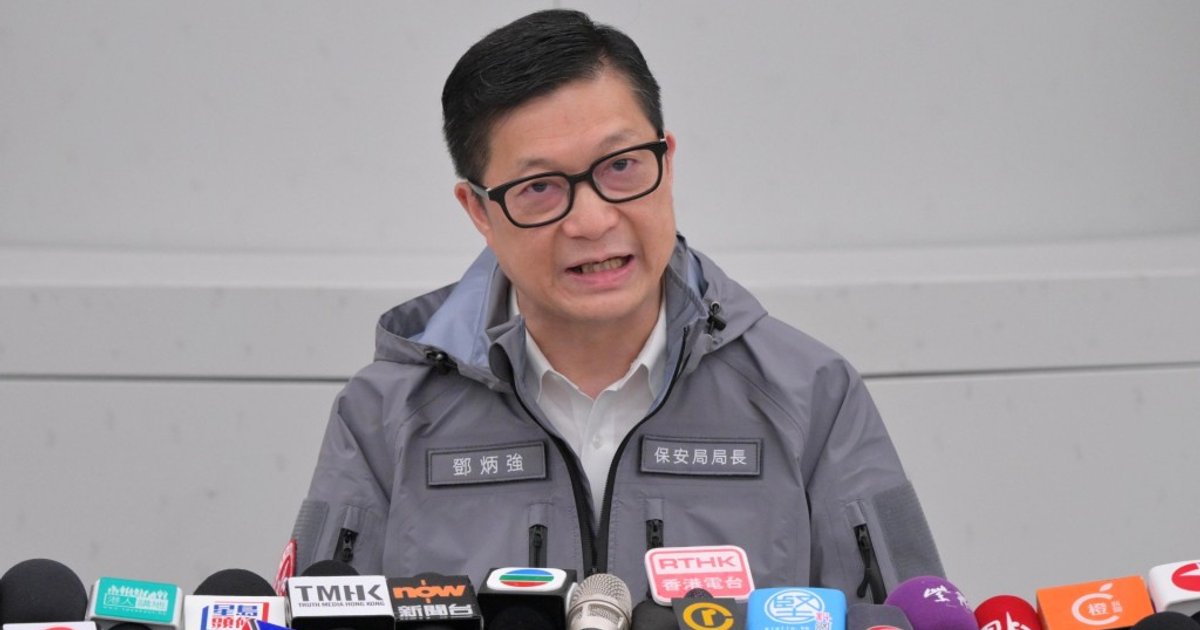 新皇岗口岸重阳节一度拥挤 邓炳强认有改进空间