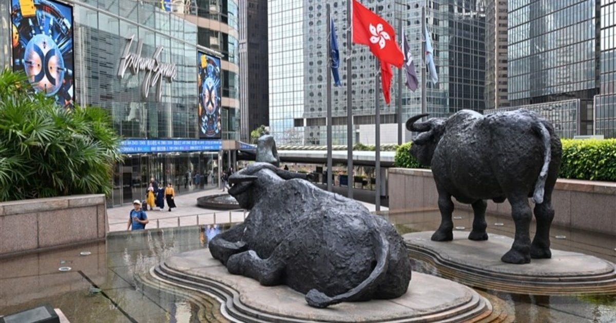 港股重挫逾400点 科网AI芯片股全线承压