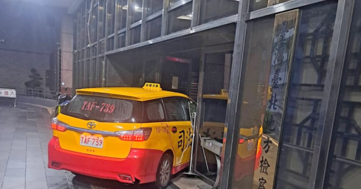 台北出租车司机撞检方大门后被羁押