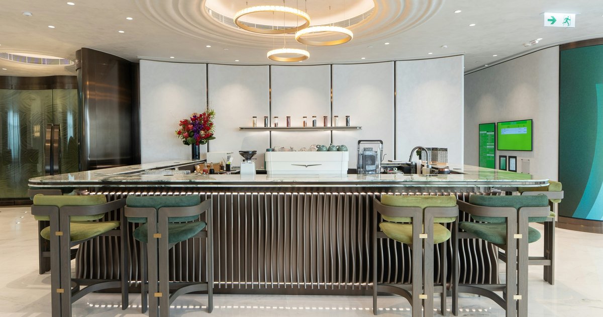 Hang Seng Opens First Island Wealth Centre at Hysan Place with Sky Bar