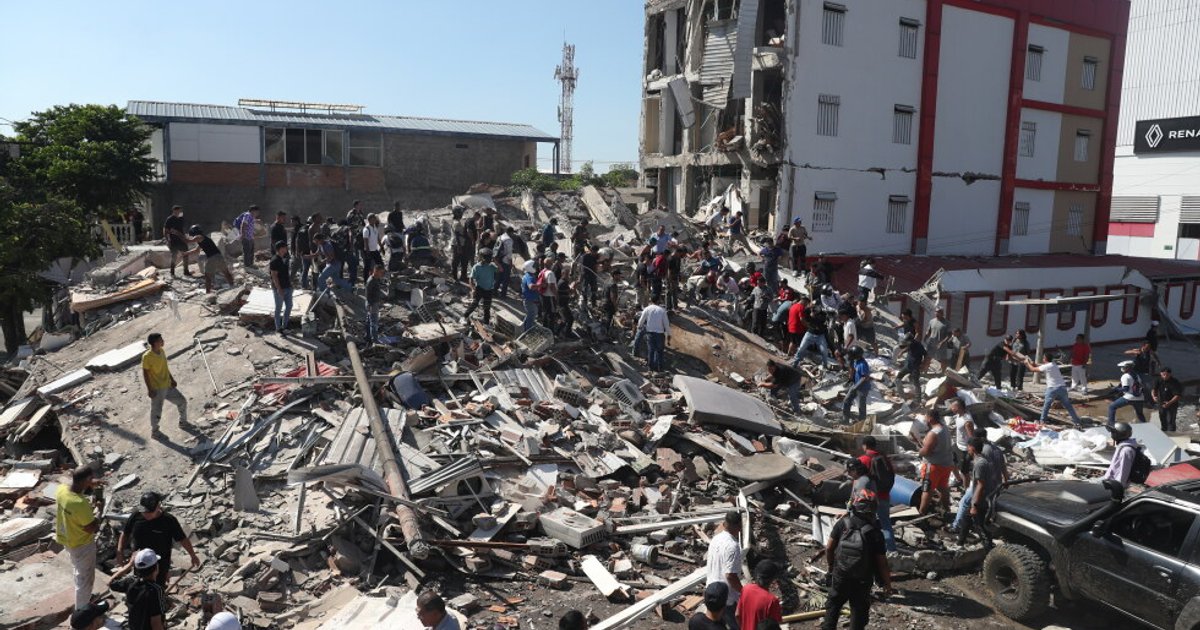 7.4-Magnitude Earthquake Strikes Western Colombia, Killing at Least 20