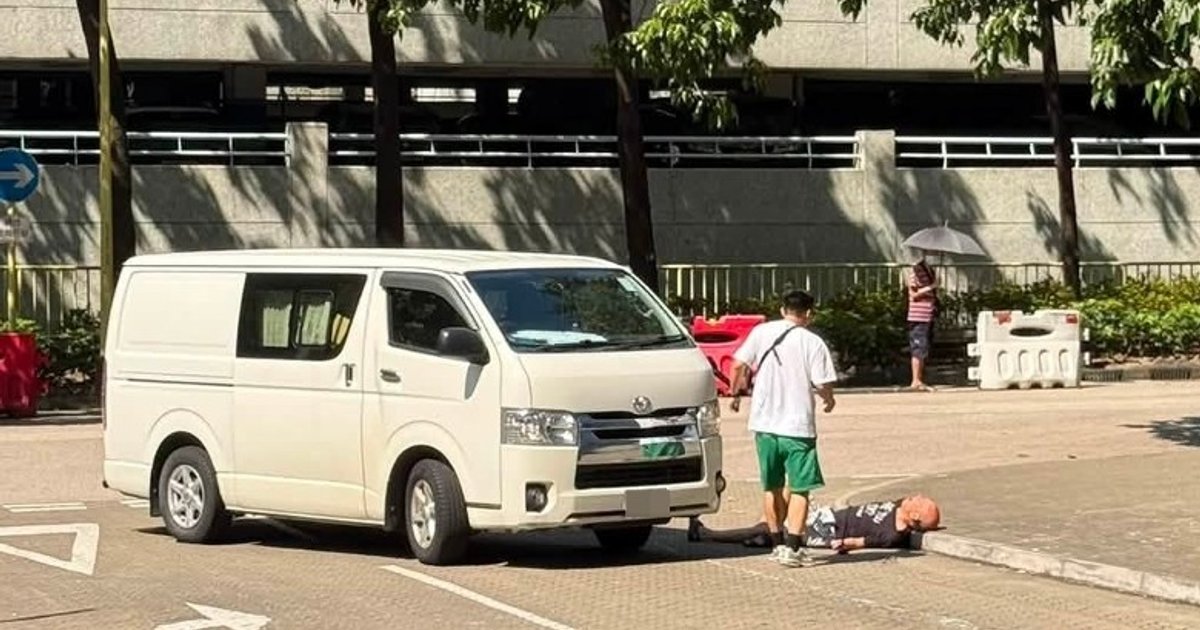 屯门客货车撞倒老翁 头脚受伤送院治理