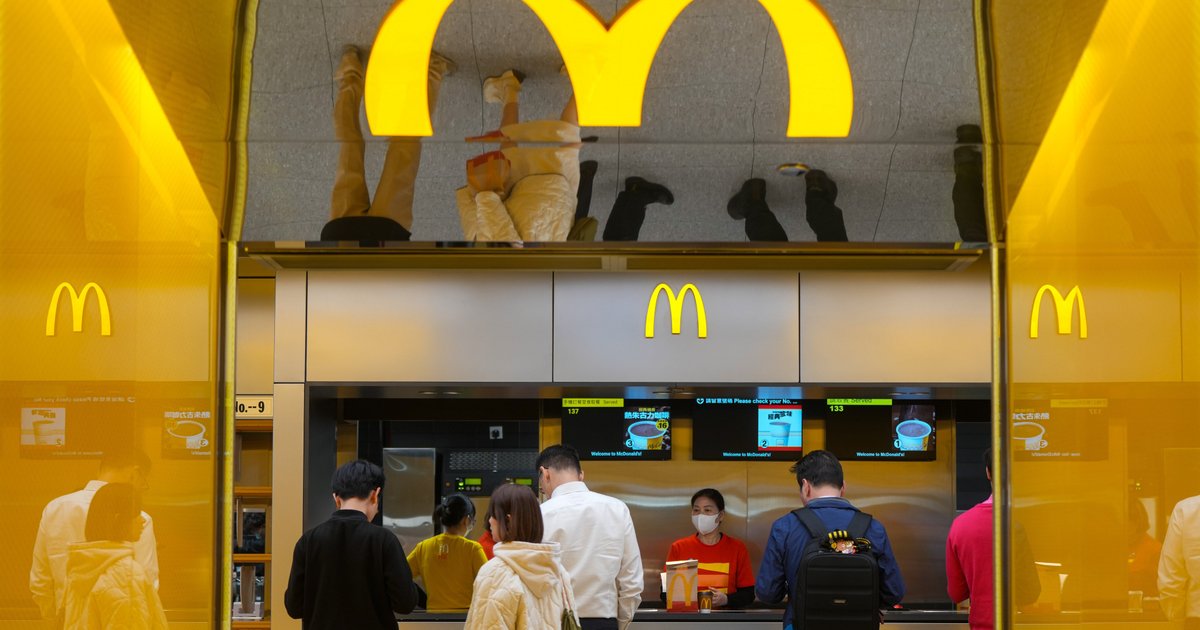 內地遊客中獎後派錢買麥當勞 香港最後24小時做足善事