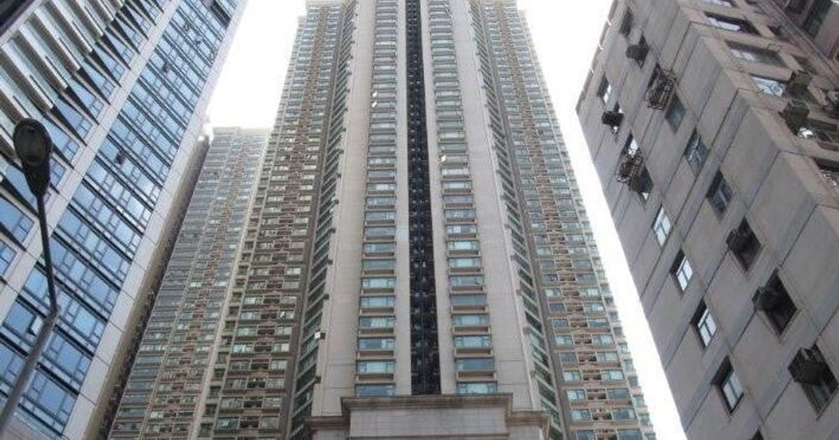 Male Worker Found Unconscious on Mid-Levels Estate Platform After Suspected Fall