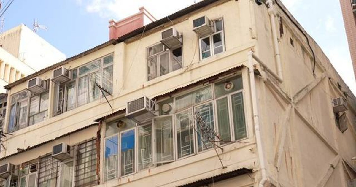 Lee Vows No Harsh Tactics in Phasing Out Substandard Hong Kong Flats