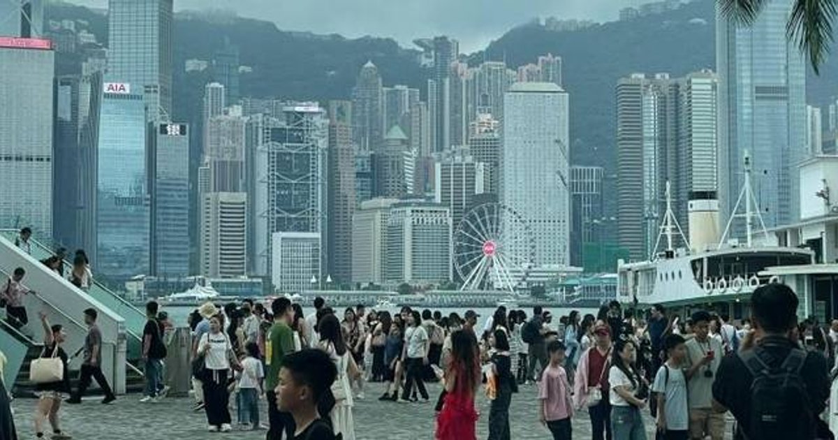 李家超称跨部门统筹迎接十一国庆黄金周　严厉打击强迫购物行为