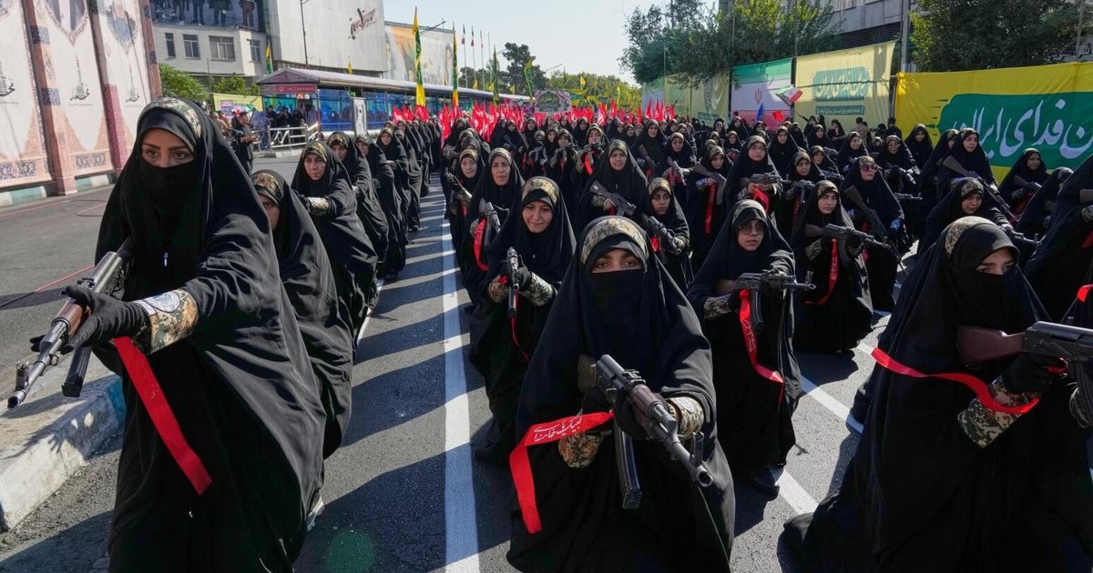 Tehran Holds Mass Anti-US Rally; Officials Claim One Million Volunteers Ready for War