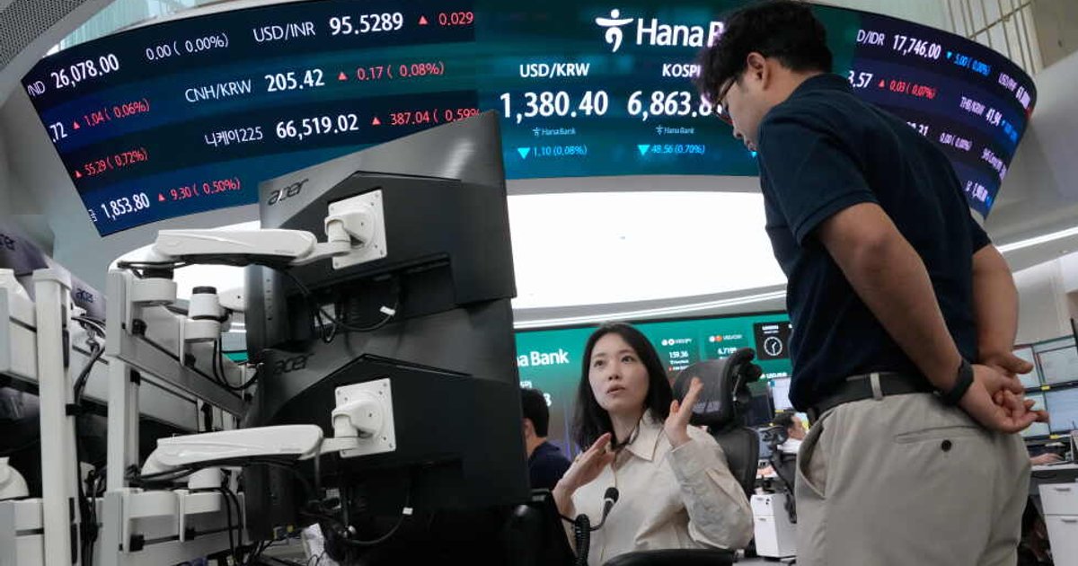 Oil Prices Surge 3.8% After US Strikes Iranian Rocket Launchers Near Strait of Hormuz