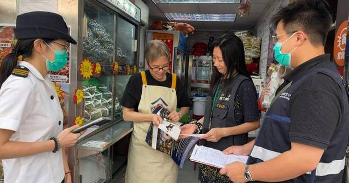 海关与食环署联合巡查大闸蟹零售点 保障消费者权益
