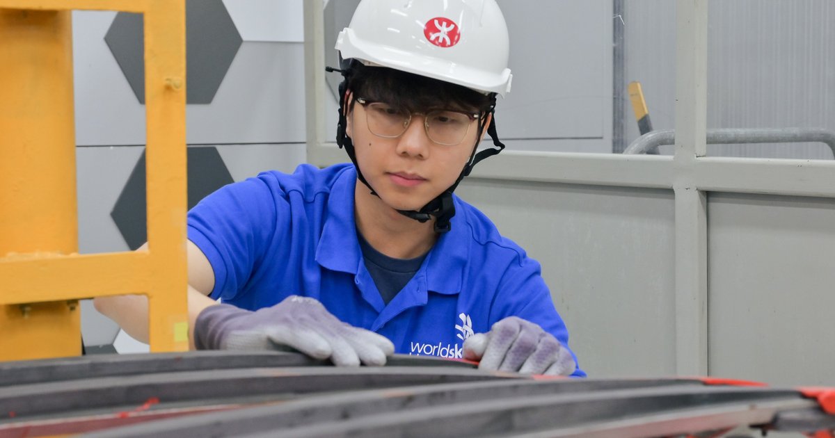 MTR Technician Wins Silver Medal at WorldSkills Competition in Shanghai