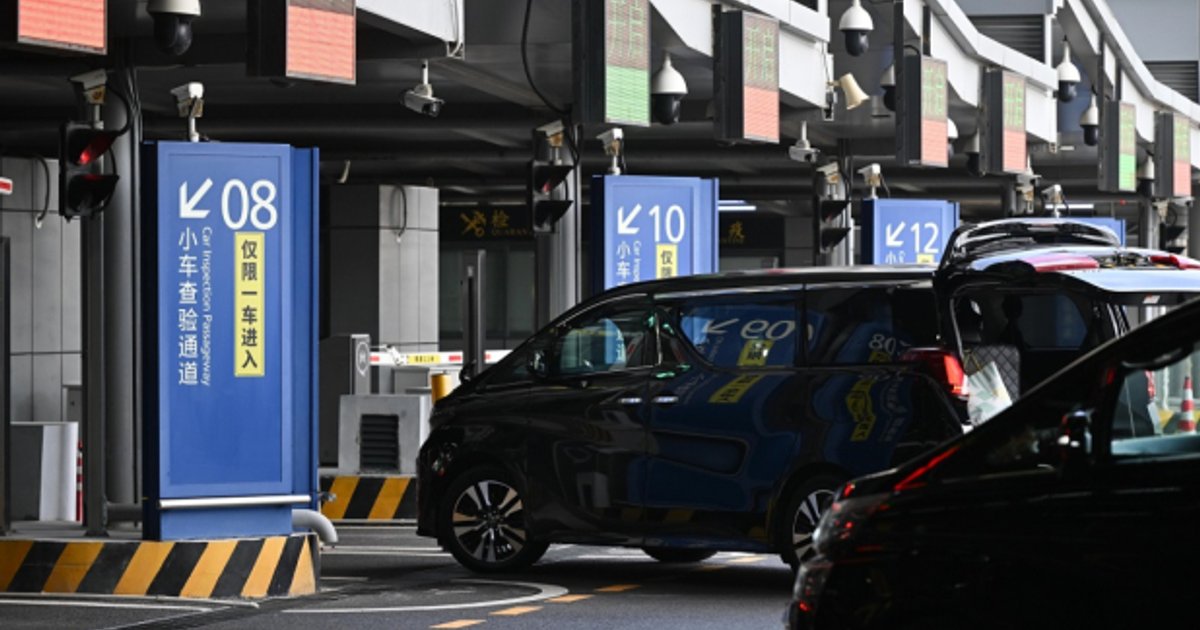 港珠澳大桥珠海口岸往香港方向繁忙 运输署提醒驾车返港市民预留充裕时间