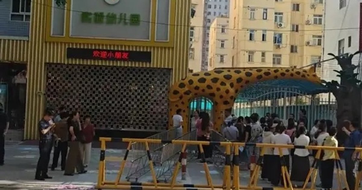 Kindergarten Closes After Half-Day; Primary School Students Sit on Floor