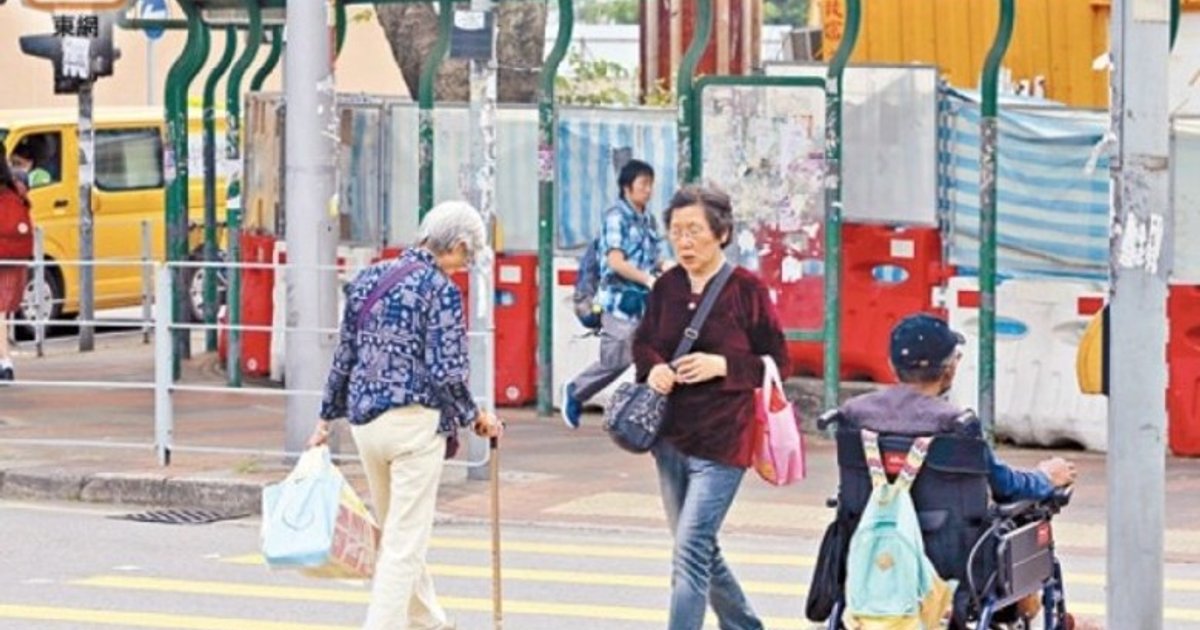 首三季23名長者行人亡 運輸署籲過路勿心急