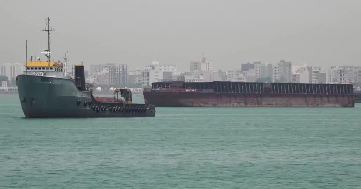 Iran and Oman Reopen Talks on Establishing Temporary Channel in Strait of Hormuz