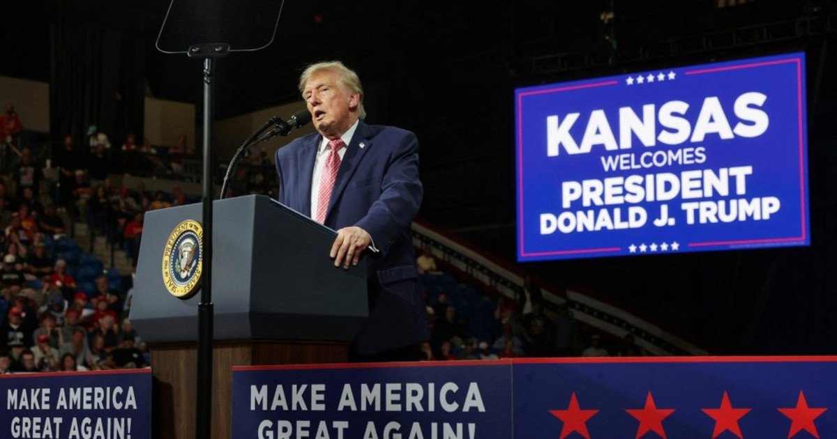 Kansas man held over alleged Trump rally threats