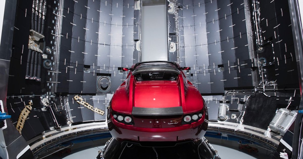 特斯拉攜手SpaceX 打造飛行版電動跑車Roadster