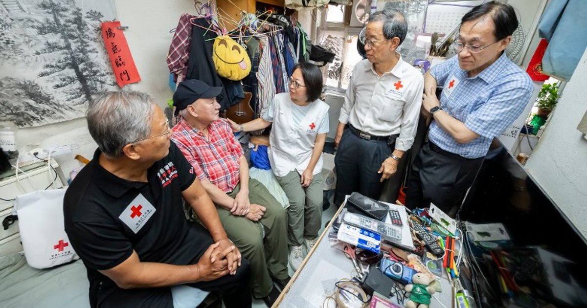 Elderly in 90-square-foot subdivided flat endure extreme heat