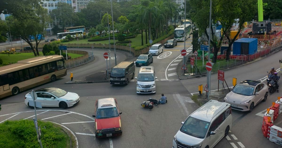 龍翔道半小時內兩宗車禍　東行交通一度癱瘓
