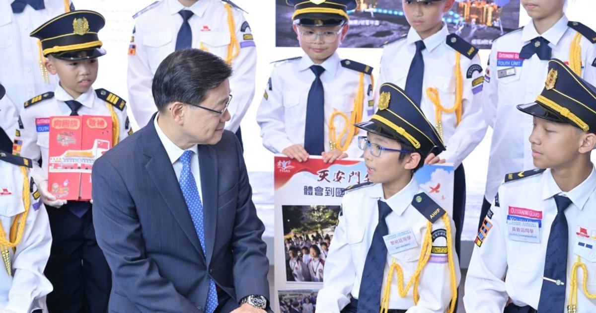 “向国旗敬礼”访京团获嘉许 李家超勉励传承长征精神