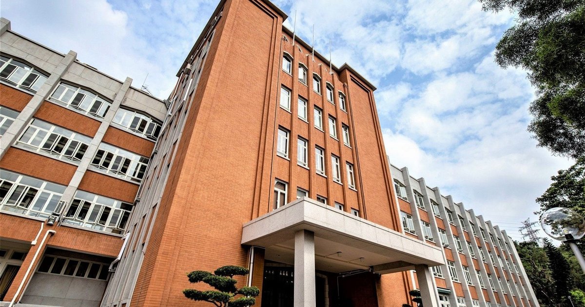 香港学校被要求检讨规则 粤语禁令争议引发公愤