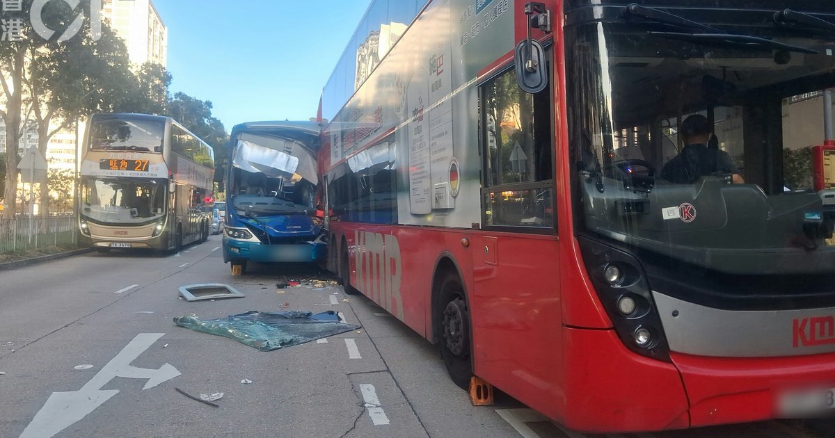 School Bus Collides with KMB Bus on New Clear Water Bay Road, Seven Injured