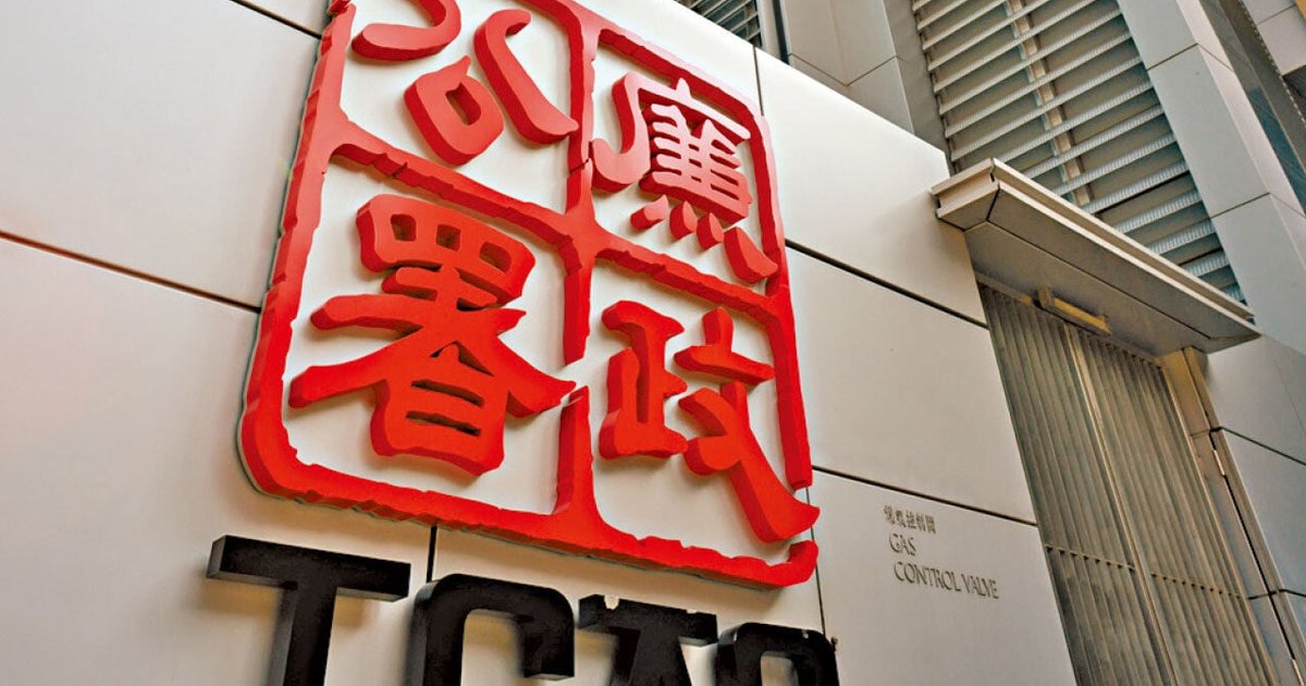 Ex-Standard Chartered manager admits bribery over account openings