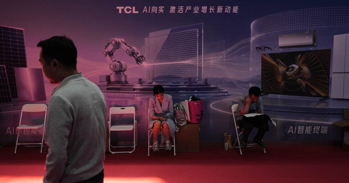 Chinese Workers Navigate Job Displacement as AI Reshapes Employment Landscape