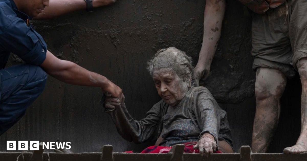尼泊爾水災|97歲老婦被困4小時奇蹟獲救 侄孫形容如「戰士」凱旋而歸