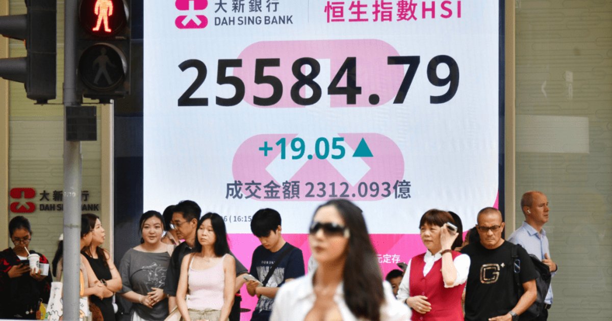 Hang Seng Index Edges Up 19 Points as Gold Miners and Phone Makers Buck Weak Trend