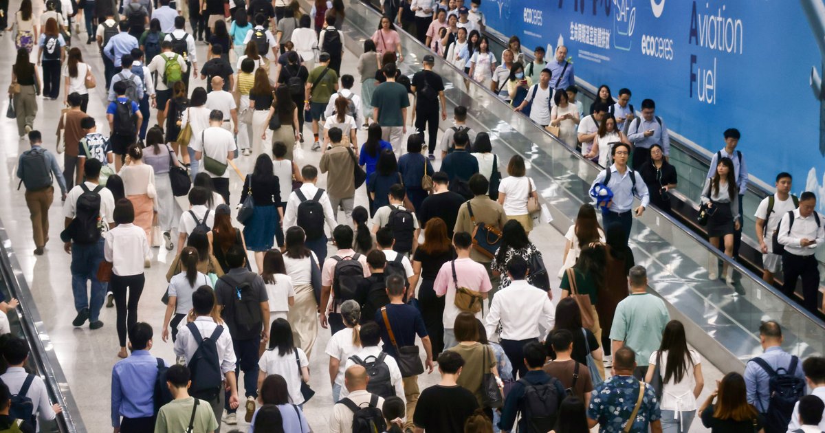 Hong Kong Population Rises 0.3% to 7.52 Million Despite Record Low Births
