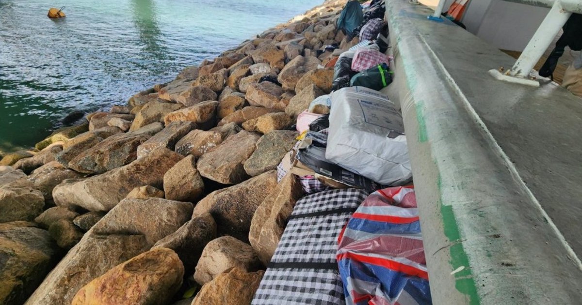 東涌海濱防波堤涉霸地堆雜物 食環署多次派員清理並協調跨部門跟進