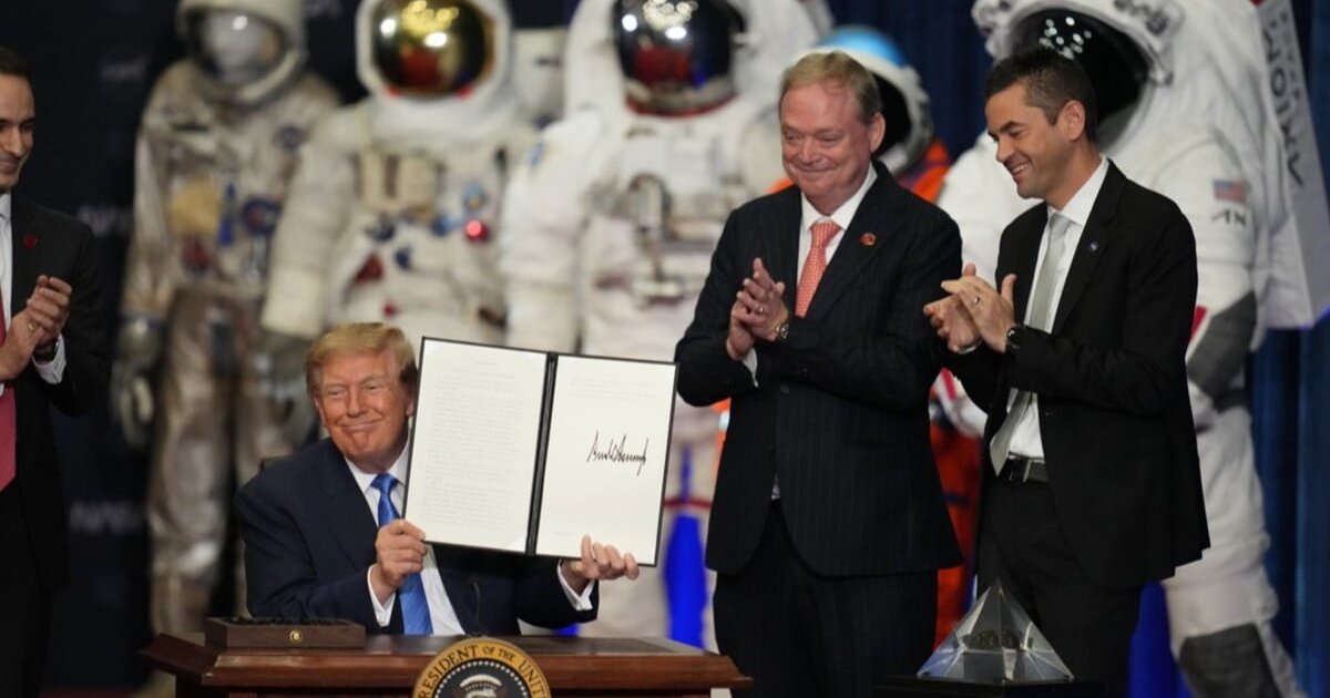 特朗普簽署行政命令成立太空學院 誓言美國太空探索不能屈居第二