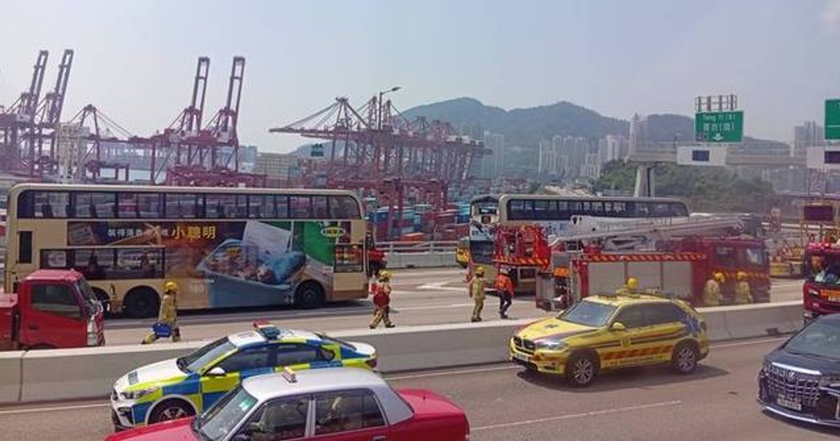 葵涌青葵公路四車串燒  交通受阻