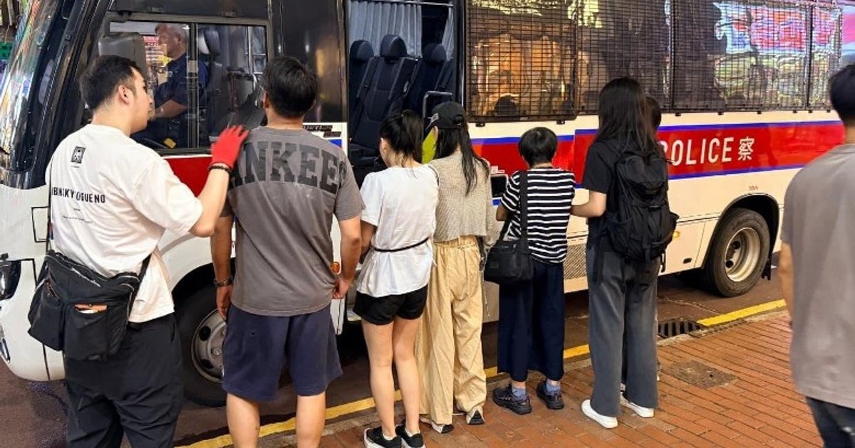 香港反罪恶行动拘429人 缴获370万现金毒品