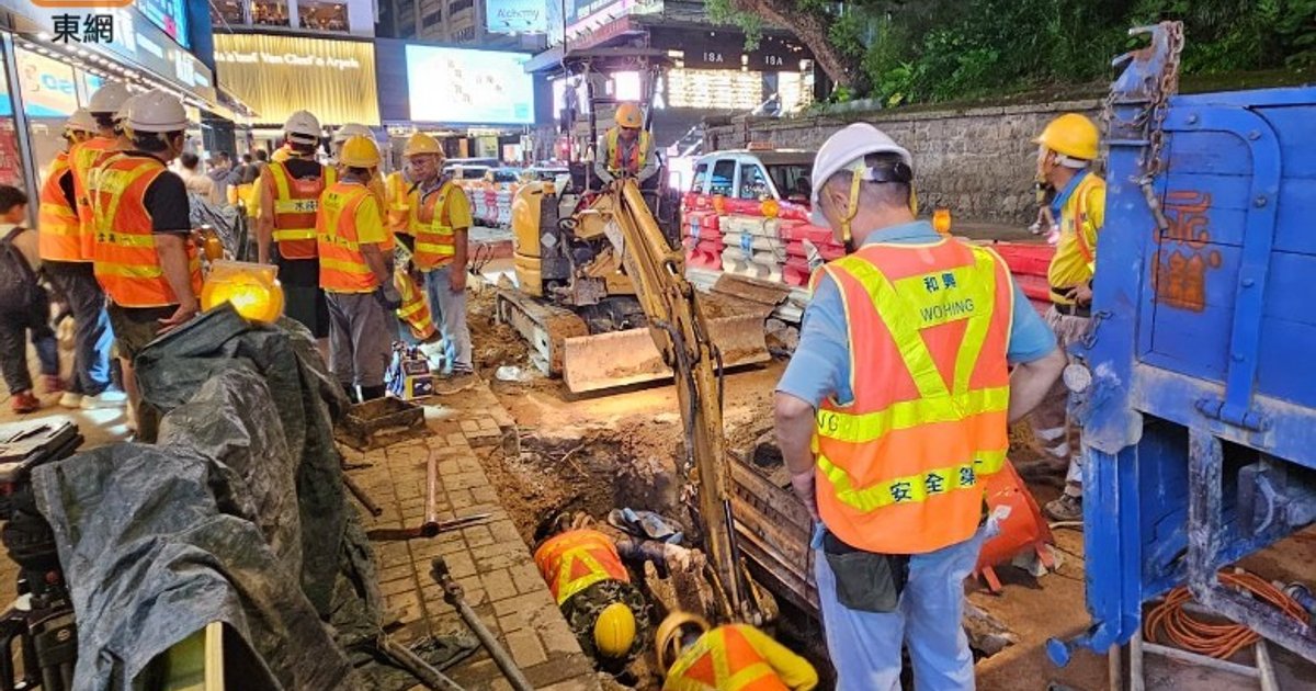 尖沙咀海防道食水管爆裂 多厦周末停水预计明早恢复