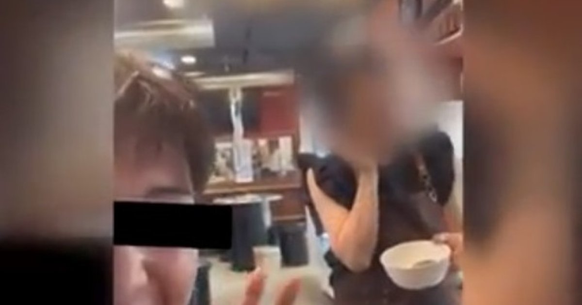 Chinese Influencer Slammed for Mocking Korean Food to Restaurant Owner's Face