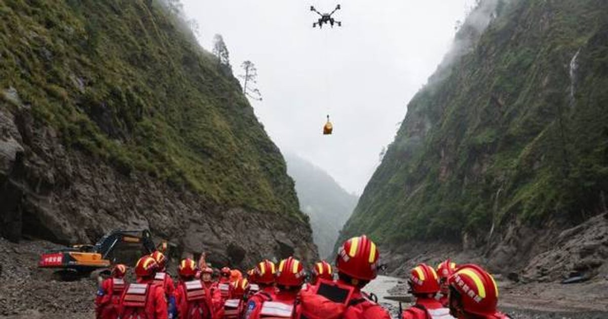 Nepal Rescues 350 from Tunnel After Border Mudslide; China Sends Rescue Experts